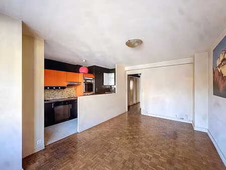a vendre en exclusivité un appartement 3 pièces de 55 m2 avec balcon secteur capelette / m
