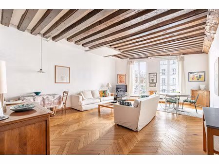 marais / place des vosges – 101 m² – 3 chambres – ascenseur – charme & volumes