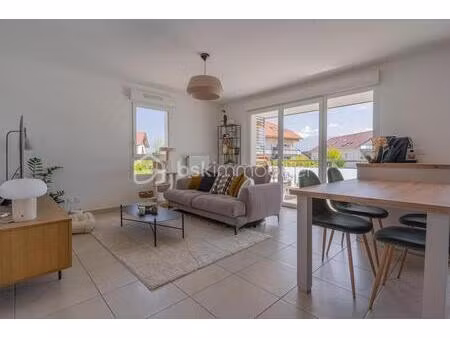 superbe t3 récent (62m²) avec terrasse  vue montagnes  place de parking privative en sous-