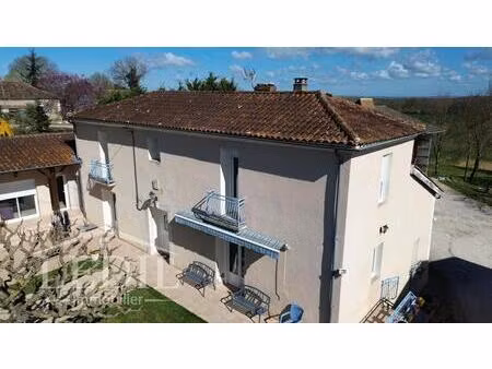 corps de ferme rénové sur 2.2 hectares avec revenus photovoltaïques