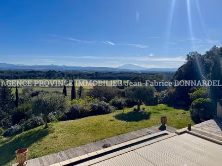 maison de village avec vue  jardin et piscine