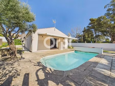 villa 4 pièces plain-pieds sur terrain 753 m2 avec piscine avec piscine