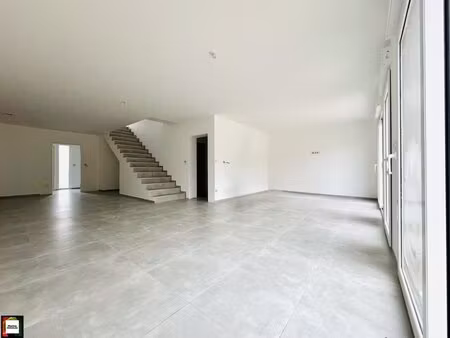 à louer maison 136 4 m² – 1 550 € |tellancourt