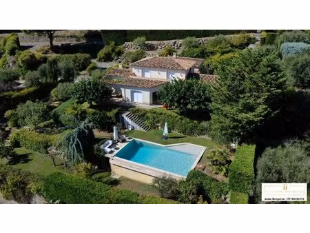 villa . cabris . €