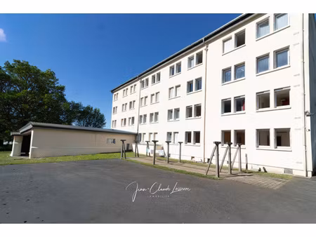 appartement de 2 chambres quartier calme avec un grand garage