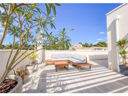 superbe penthouse: une véritable maison sur le toit aux accates.