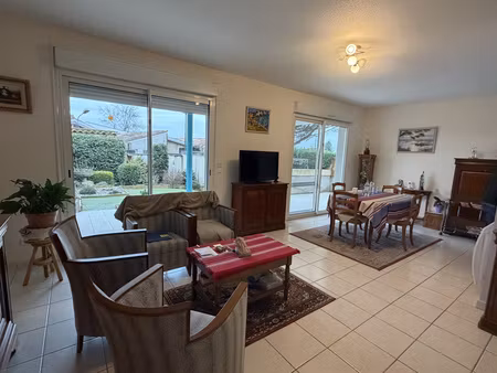 villeneuve sur lot  appartement t 3 avec terrasse et jardinet