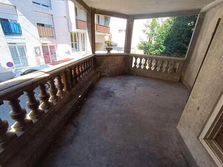 immeuble composé de deux t3  un t2  un t1  grenier  cave et un garage