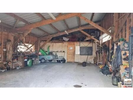 entrepot à vendre sur terrain d'environ 2141 m²  19330 favars