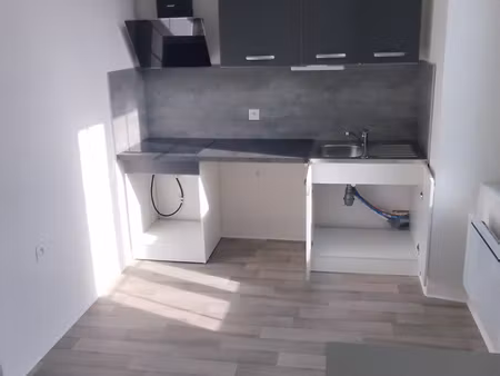 location appartement 3 pièces 70m² fournels 48310