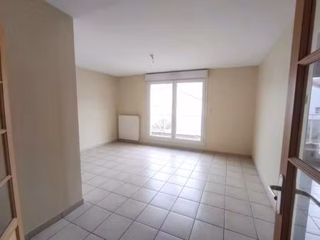 location appartement 3 pièces 71m² millau 12100
