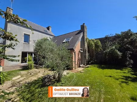 saint pol de leon : maison de ville de 6 pièces 134m² avec jardin clos proche centre