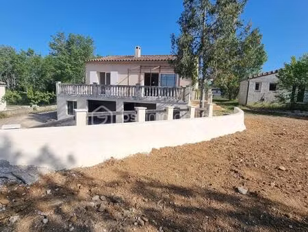 maison situé dans un environnement privilégié  calme et recherché à vallon-pont-d'arc