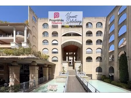 grand duplex au centre dans résidence de standing avec parking