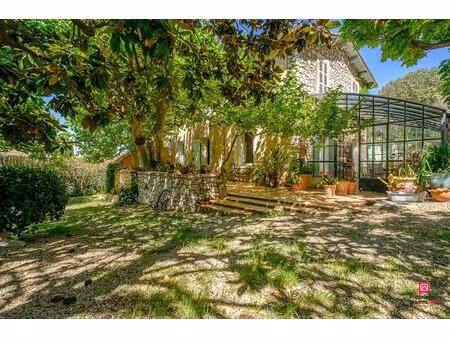 maison 10 pièce(s) 330 m2 avec terrain 4000 m² et piscine