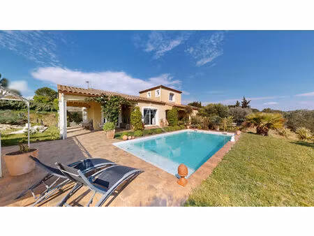 a carcassonne  villa avec piscine  garage et jardin.