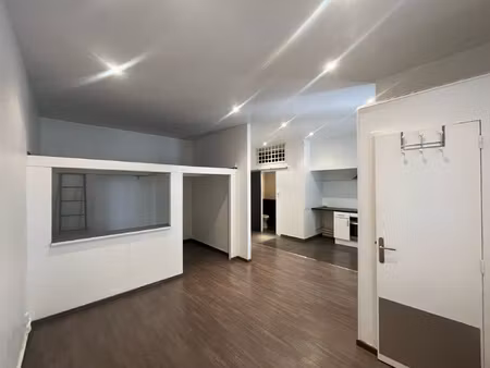 13005- grand t1 entre timone et saint pierre