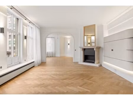 luxueus gerenoveerd 2 slpk appartement in art deco-gebouw