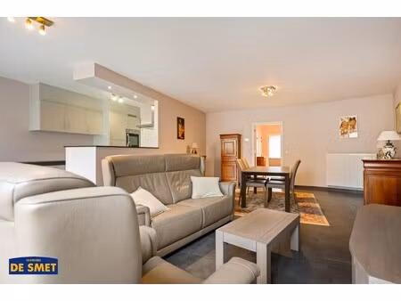 gelijkvloers appartement met tuin  autostaanplaats én kelder