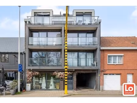 mooi appartement met 2 slaapkamers en zuid-gericht terras in centrum lochristi