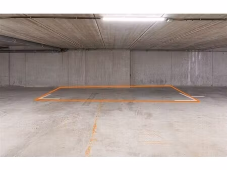 autostaanplaats in residentie crommelinck te erpe-mere!