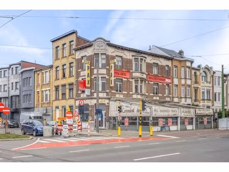 handelspand +te renoveren appartement op centrale ligging