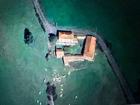 corps de ferme bully avec une maison d'habitation de 107 m² rénovée