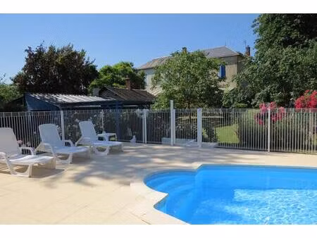 maison de famille de caractère  jardin et piscine