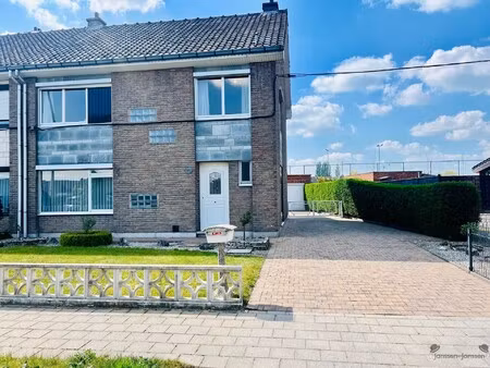 halfopen bebouwing met garage & 4 slpk