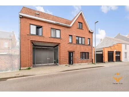 woning met toonzaal  magazijn en garages te hamme