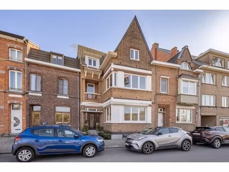 authentieke herenwoning met ruime tuin en uitzonderlijk potentieel nabij het centrum van h