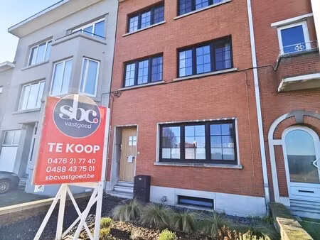 volledig gerenoveerde stadswoning met 4 slpks