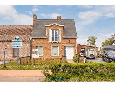 te renoveren woning met ruime tuin in beervelde  lochristi
