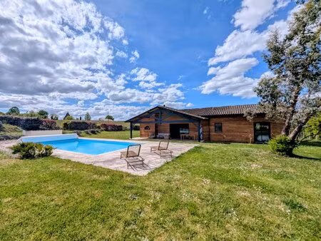 maison d'architecte en ossature bois avec piscine proche de la bastide de monflanquin