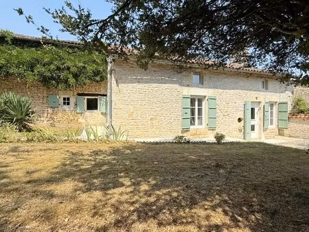 charmante maison en pierre rénovée dans un cadre champêtre et paisible