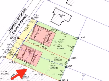 bouwgrond voor open bebouwing in rustige straat