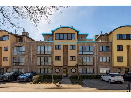 penthouse met 3 slpk & dubbele garage te melsele