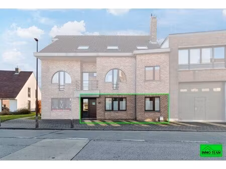 ruim gelijkvloers appartement met garage