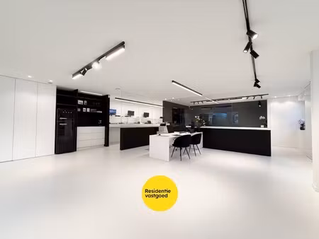 instapklaar en hoogwaardig handelspand (122 m²) op topligging in nieuwpoort stad