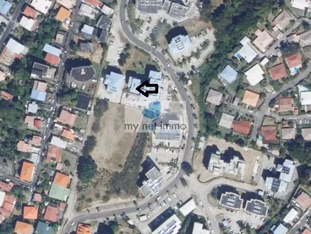 beau local professionnel 106 m2 .