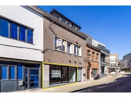 handelspand op topligging in centrum wetteren