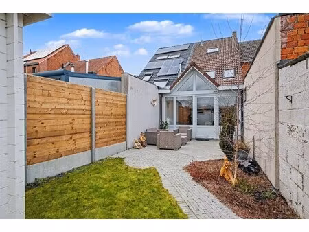 charmante starterswoning met 3 slaapkamers en garage nabij het centrum van sint-gillis-waa