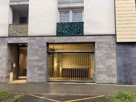location parking 14 m2 à reims