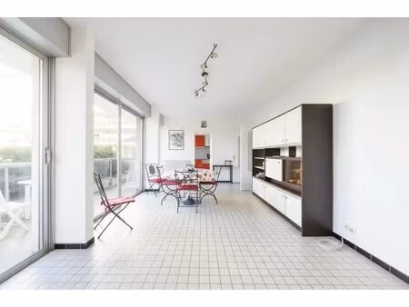 charmant t4 avec loggia à la grande-motte