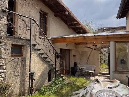 maison en pierre au pied du vercors