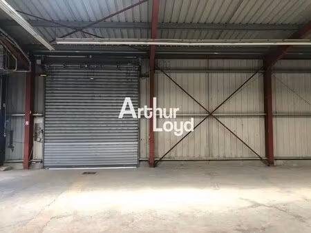 location local d'activités 1 600 m²