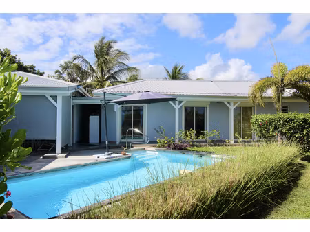 jolie villa de plain-pied avec piscine  le moule