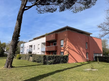 pessac saige - beau t2 de 43 m2 avec balcon et parking