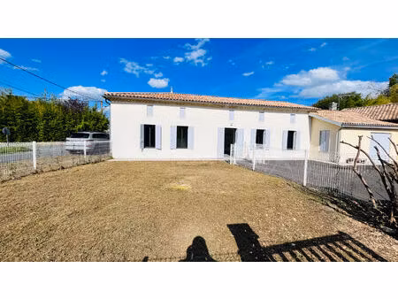 a louer maison de plain-pied 3 pieces avec jardin - secteur saint savin