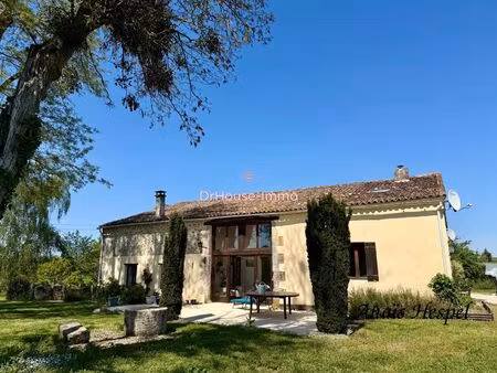 élégante demeure en pierre au cœur de lentre-deux-mers